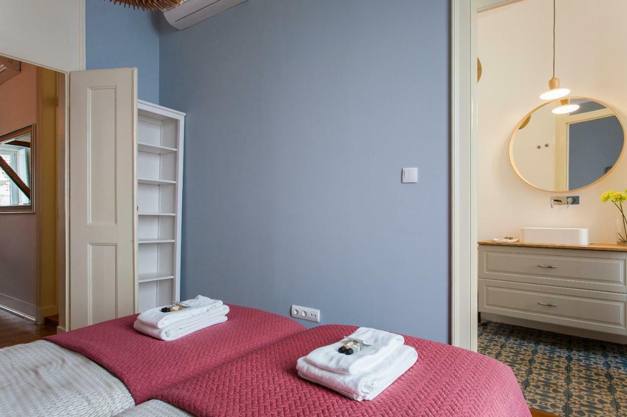 Bairro Alto 3 Bedroom Patio Flat! Apartment Lisbon