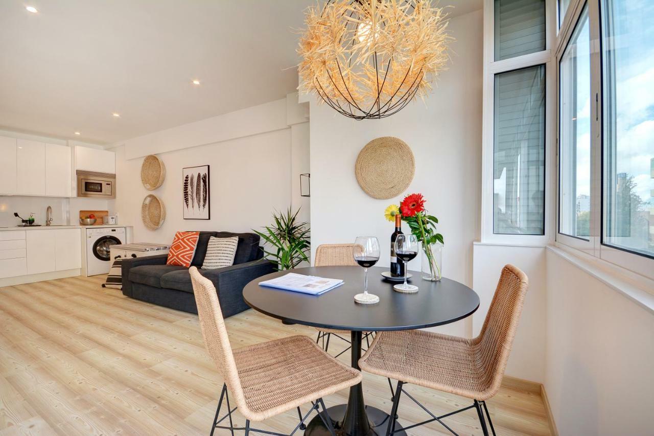 Bairro Azul - Av. Ressano Garcia Apartment