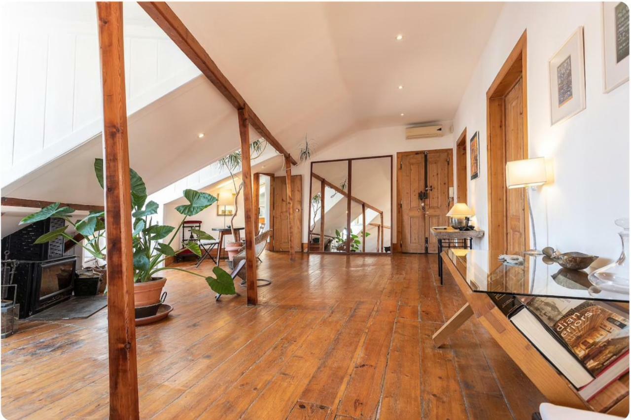 Charming Sunny Penthouse Apartment