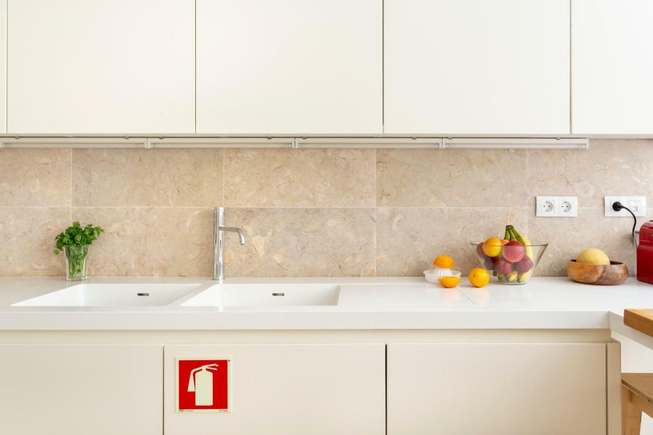 Apartment Altido Bright And Elegant 1br With Workspace And Huge Terrace In Pena, Close By Viewpoint