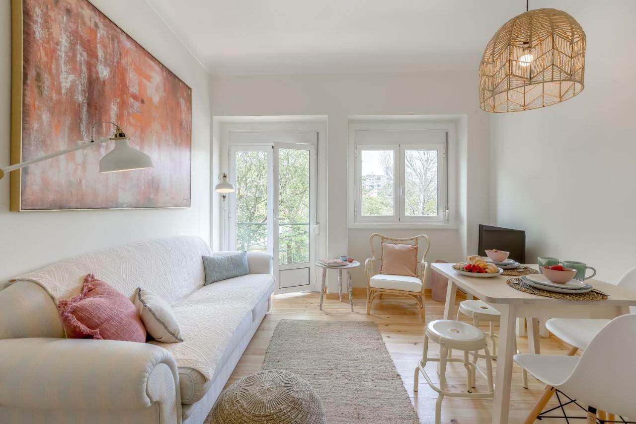 Sunny, Bright And Quiet Apartment, By Timecooler * Lisbon