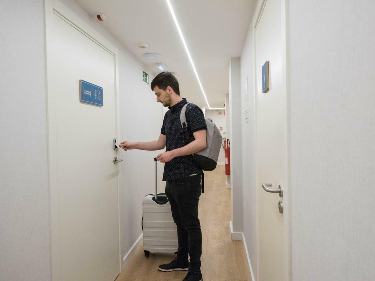 Room00 Hostel