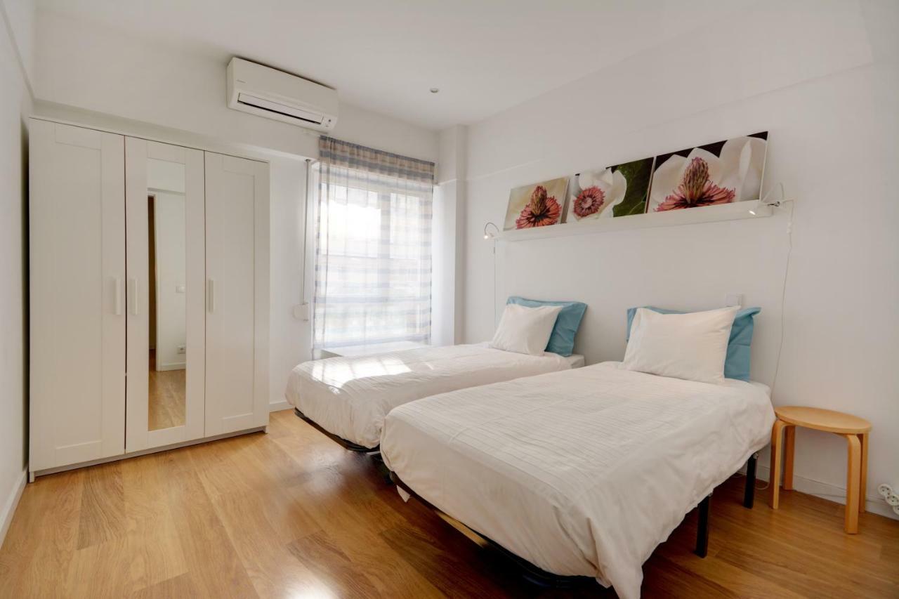 Bairro Azul - Av. Ressano Garcia Apartment *
