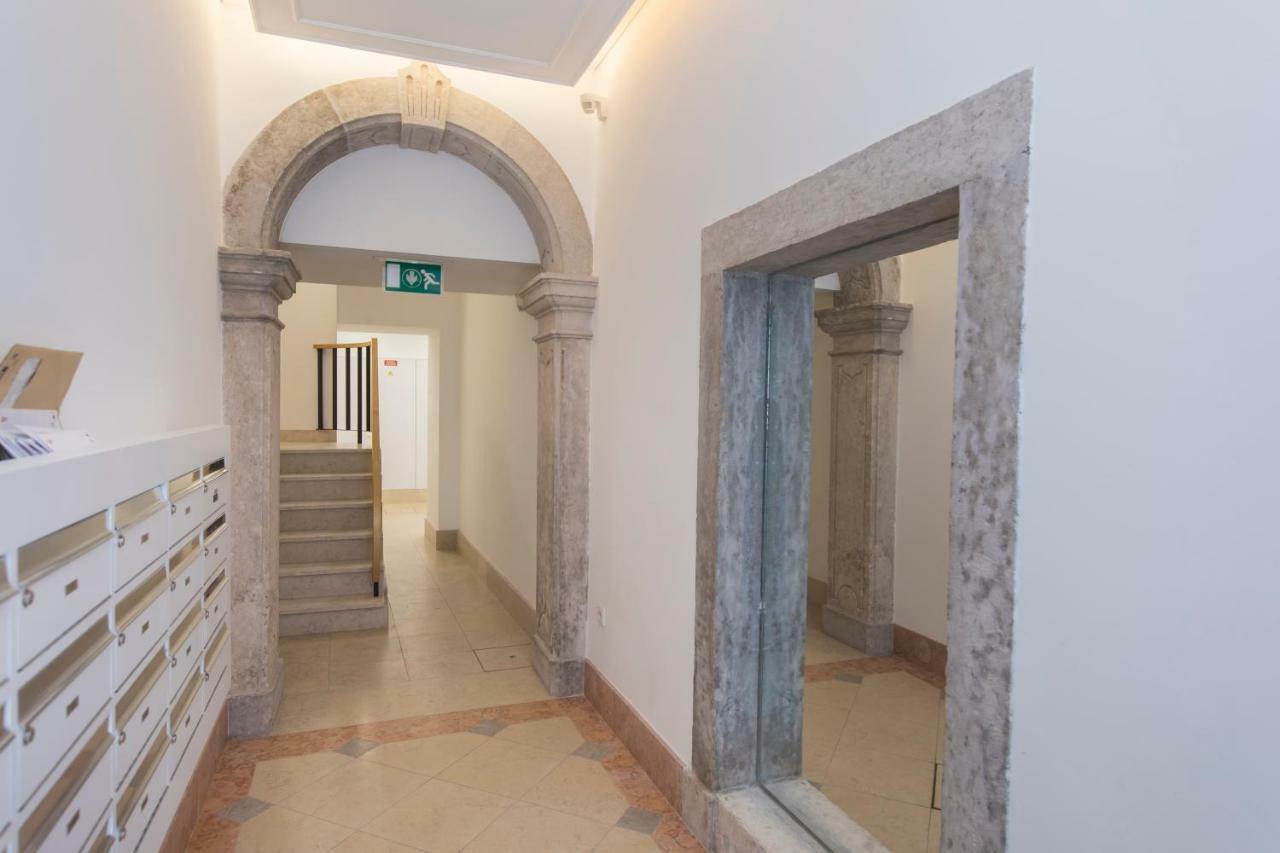 High Ceiling Duplex At Cais Do Sodre *