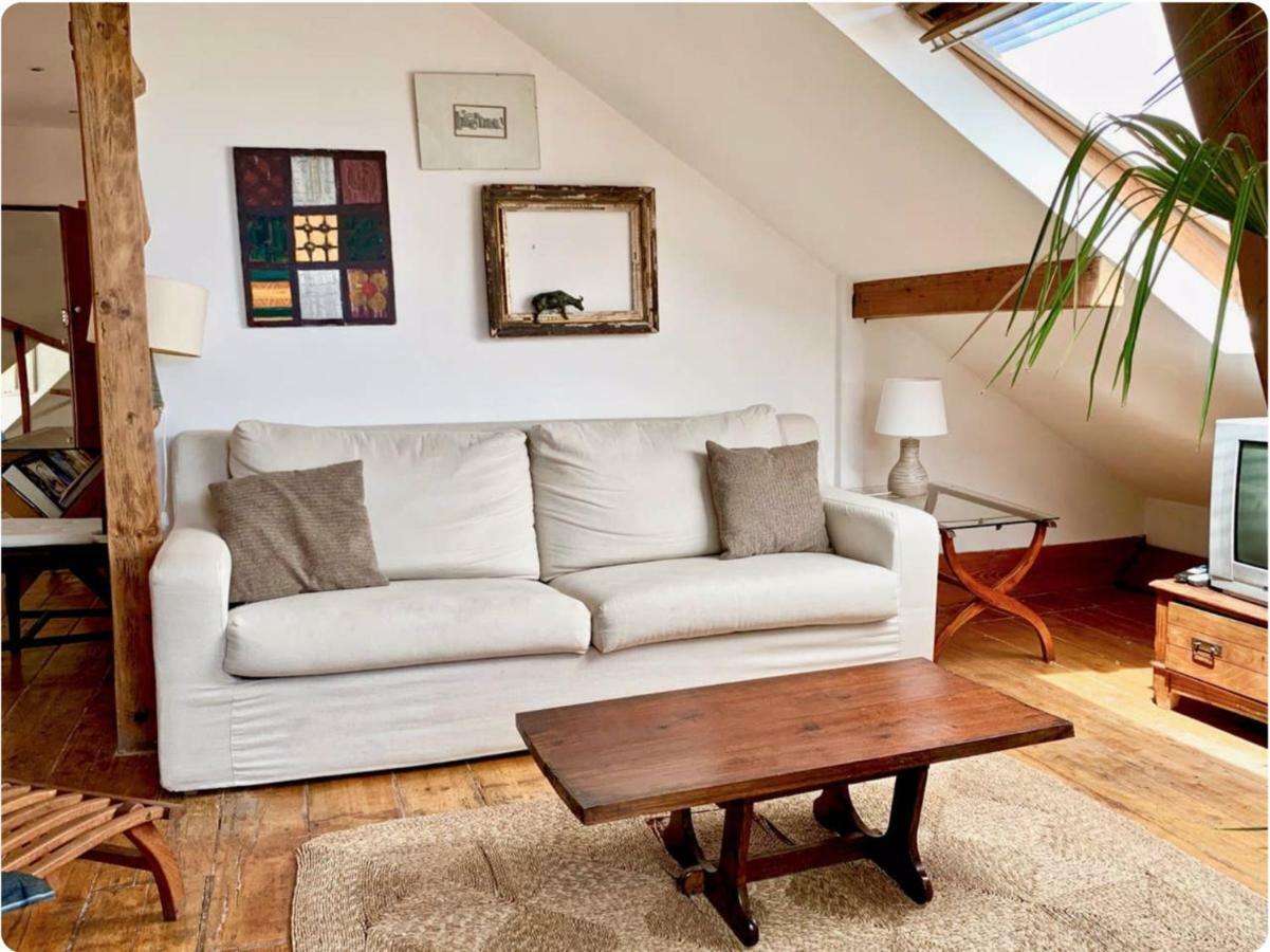 Charming Sunny Penthouse Apartment *