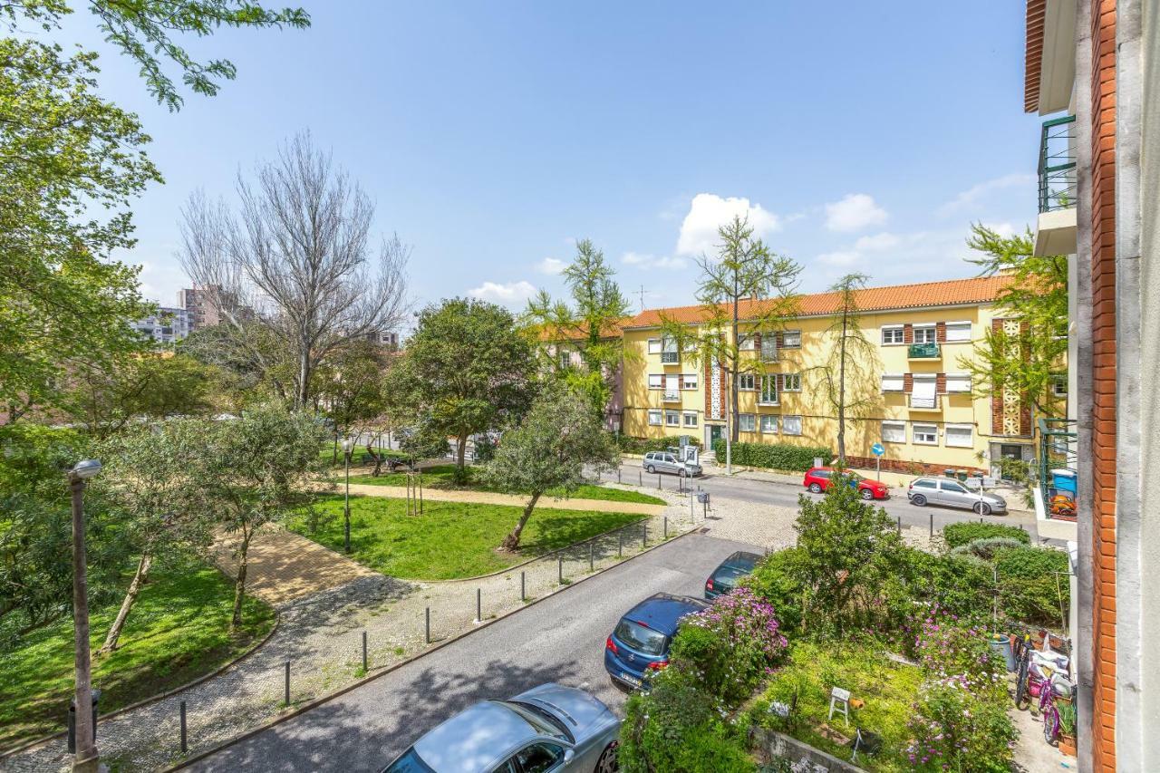 Sunny, Bright And Quiet Apartment, By Timecooler * Lisbon