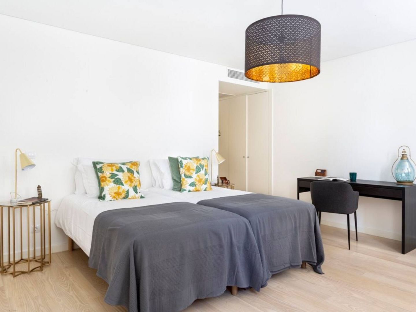 Altido Bright And Elegant 1br With Workspace And Huge Terrace In Pena, Close By Viewpoint Apartment Lisbon