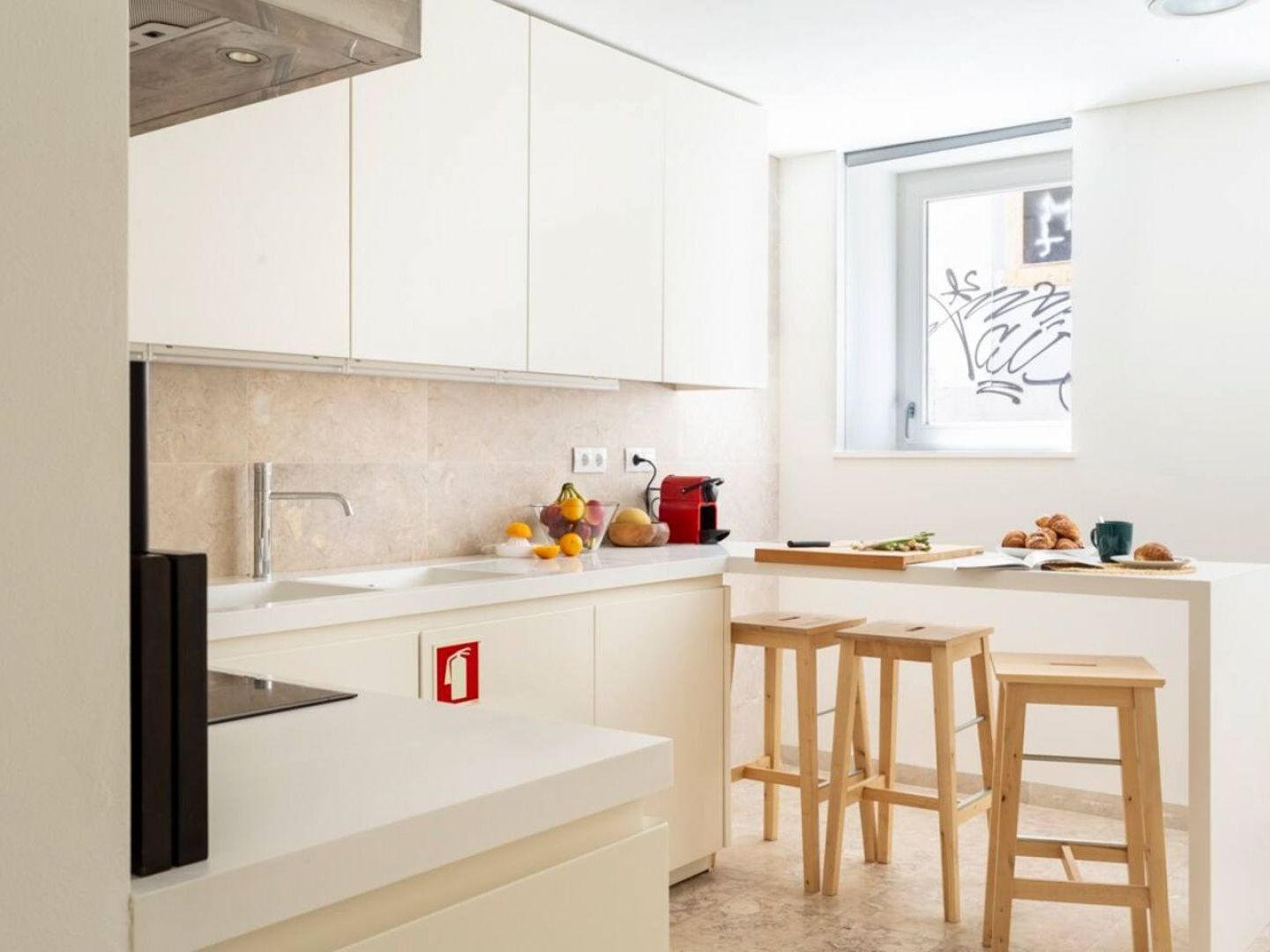 Altido Bright And Elegant 1br With Workspace And Huge Terrace In Pena, Close By Viewpoint * Lisbon