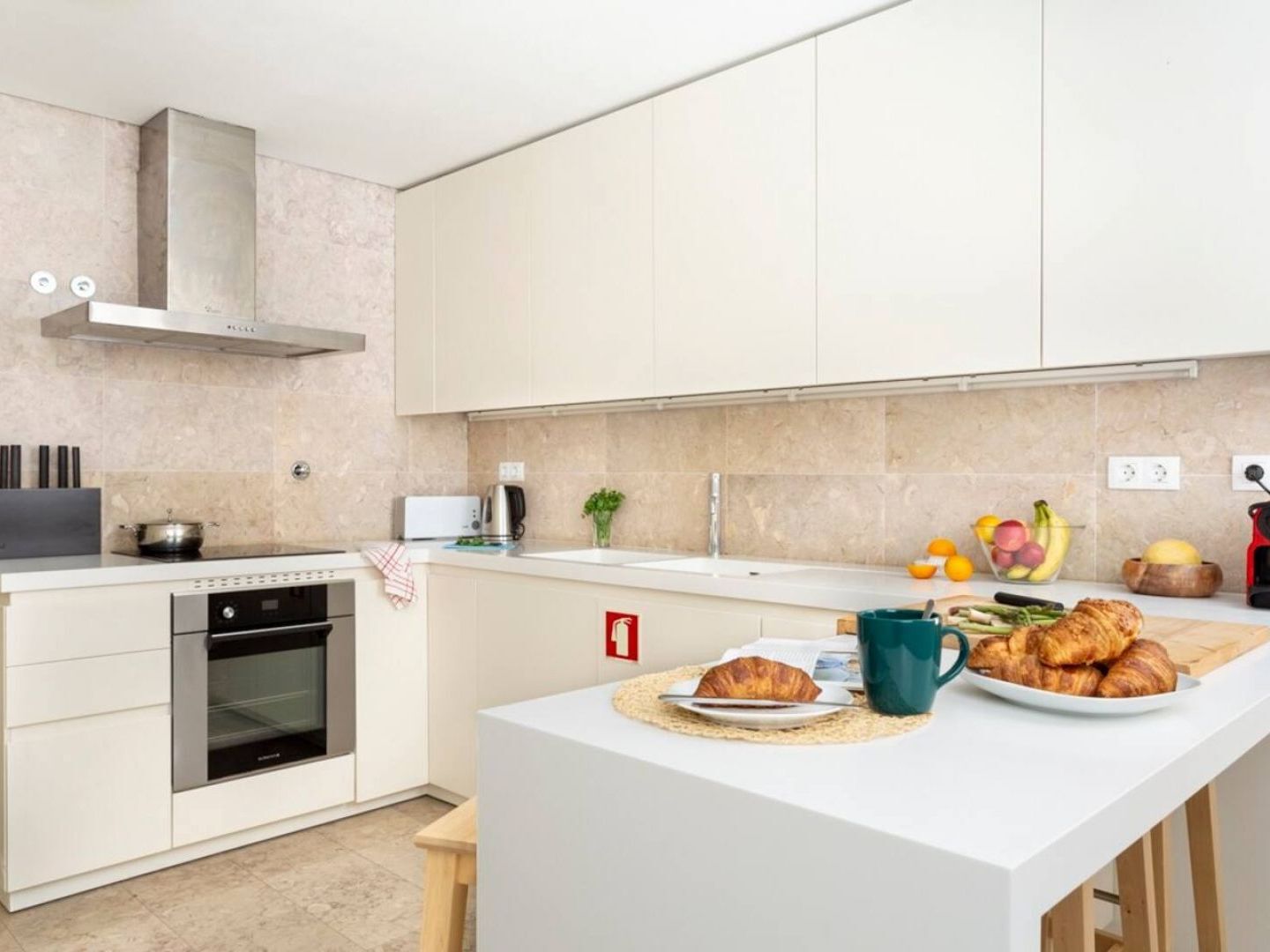 Altido Bright And Elegant 1br With Workspace And Huge Terrace In Pena, Close By Viewpoint * Lisbon