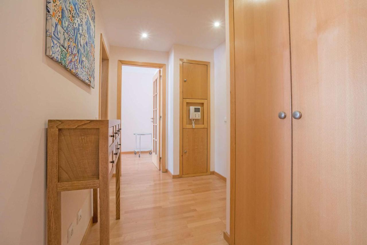 Apartment 1-minute Walk To The Metro And 2 To The Supermarket Lisbon