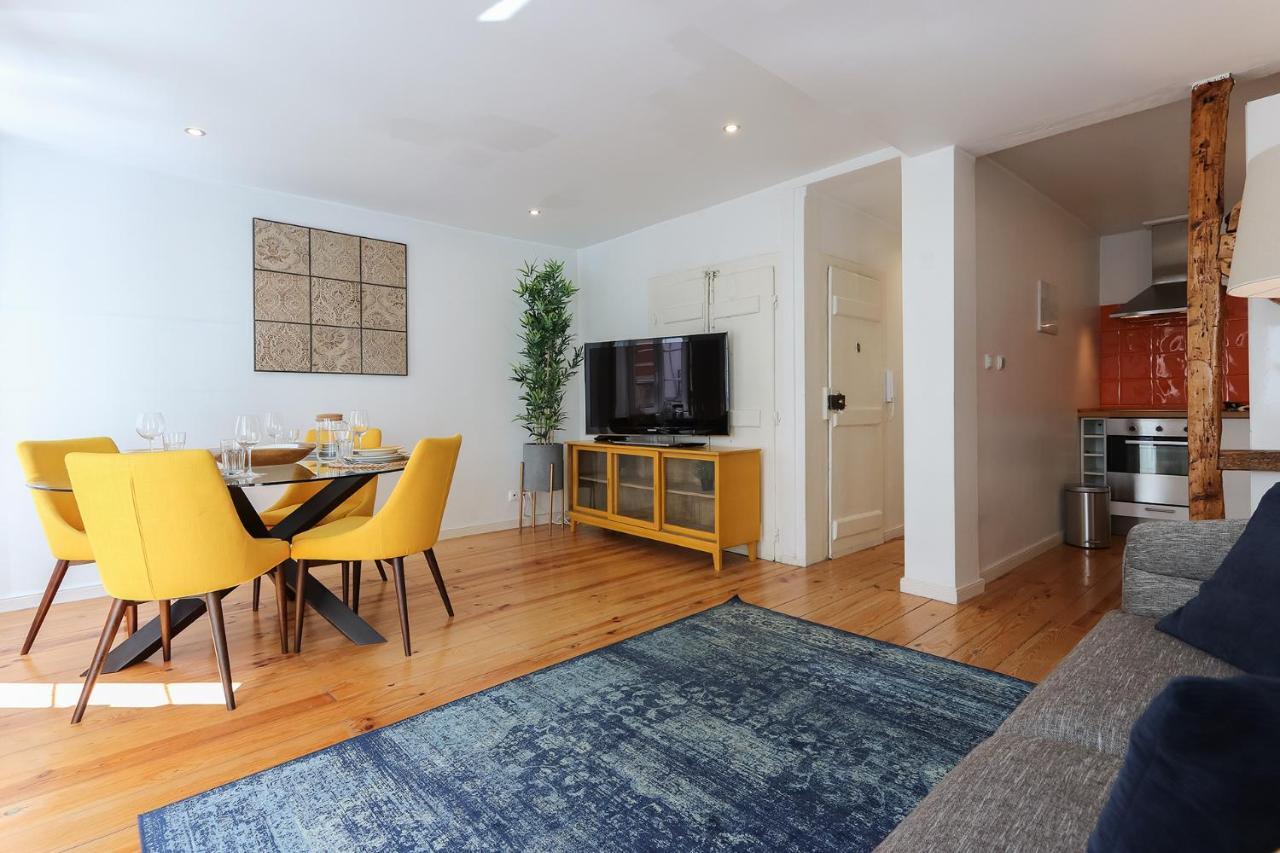 Charming And Stylish Downtown In Xix Century Building Apartment
