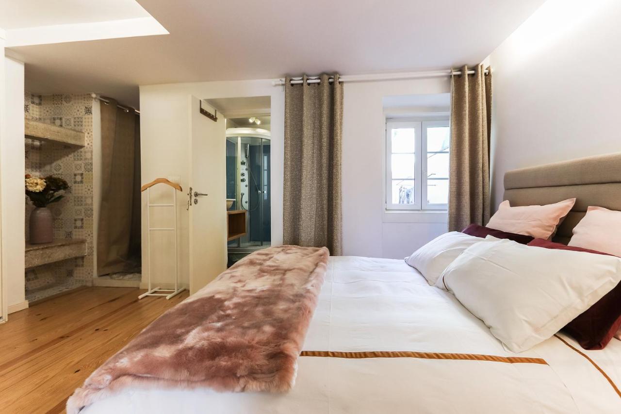 Charming And Stylish Downtown In Xix Century Building Lisbon