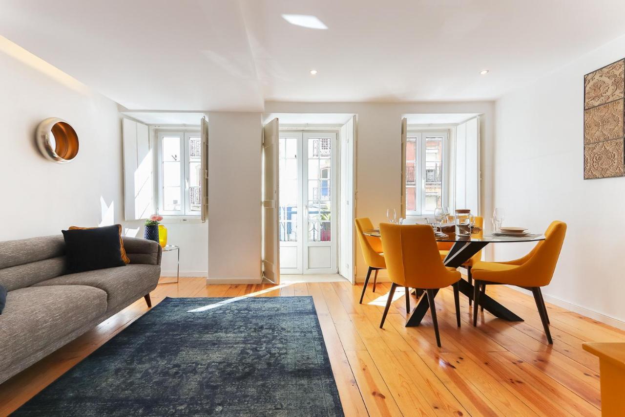 Apartment Charming And Stylish Downtown In Xix Century Building