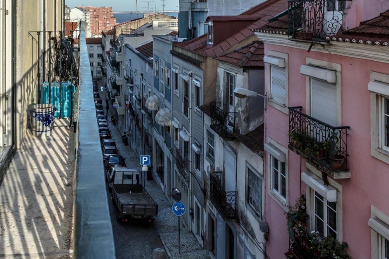 Lovelystay - Sunny Flat W/ Balcony Overseeing Graca And River Apartment Lisbon
