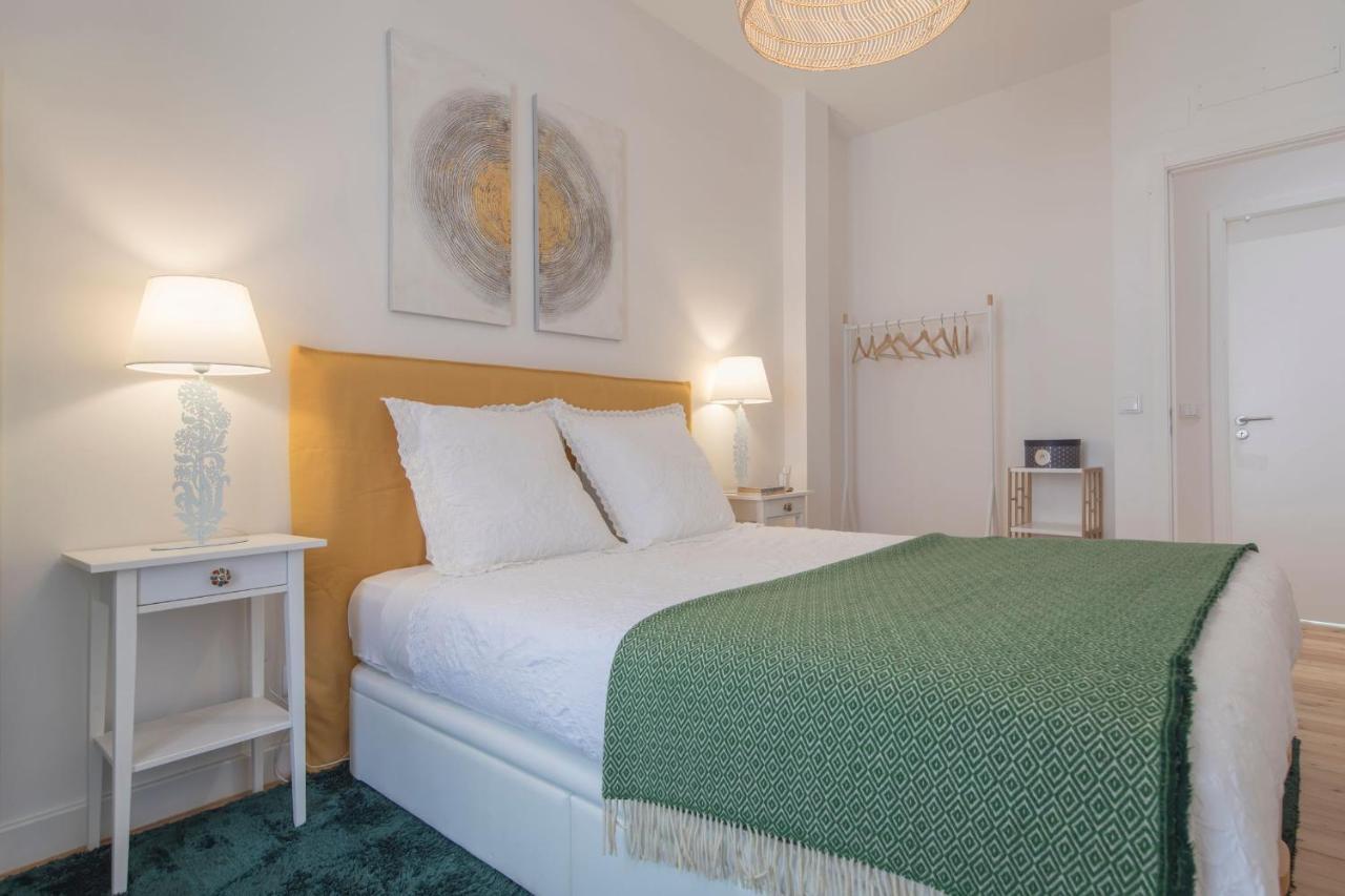 Lovelystay - Sunny Flat W/ Balcony Overseeing Graca And River * Lisbon