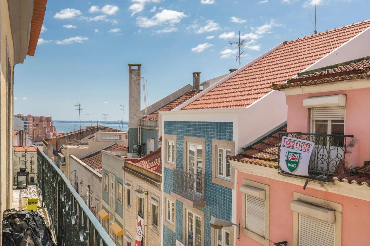 Apartment Lovelystay - Sunny Flat W/ Balcony Overseeing Graca And River *