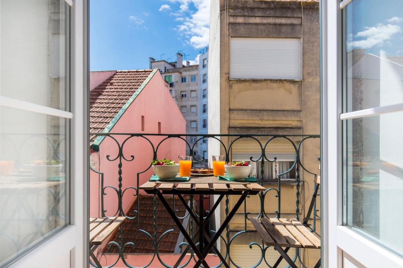 Lovelystay - Sunny Flat W/ Balcony Overseeing Graca And River Lisbon