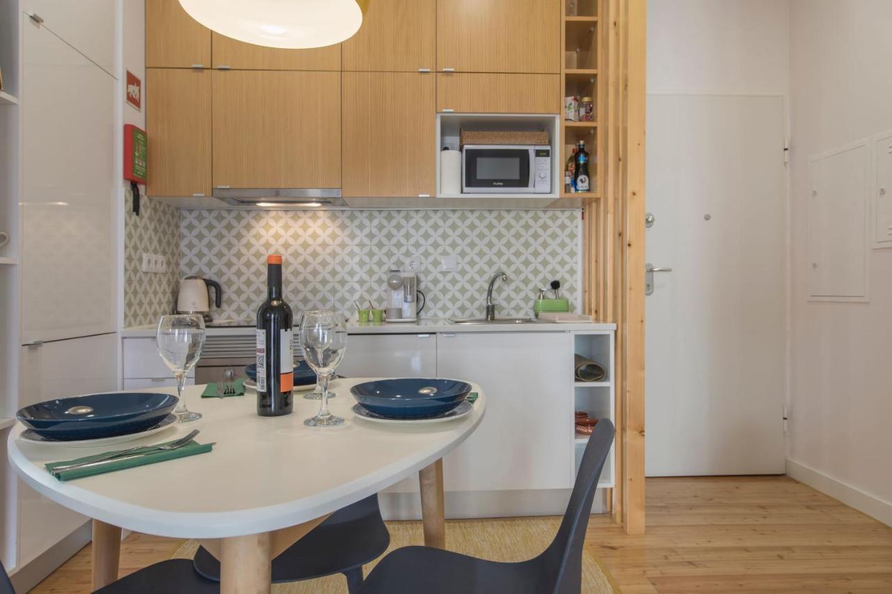 Apartment Lovelystay - Sunny Flat W/ Balcony Overseeing Graca And River *