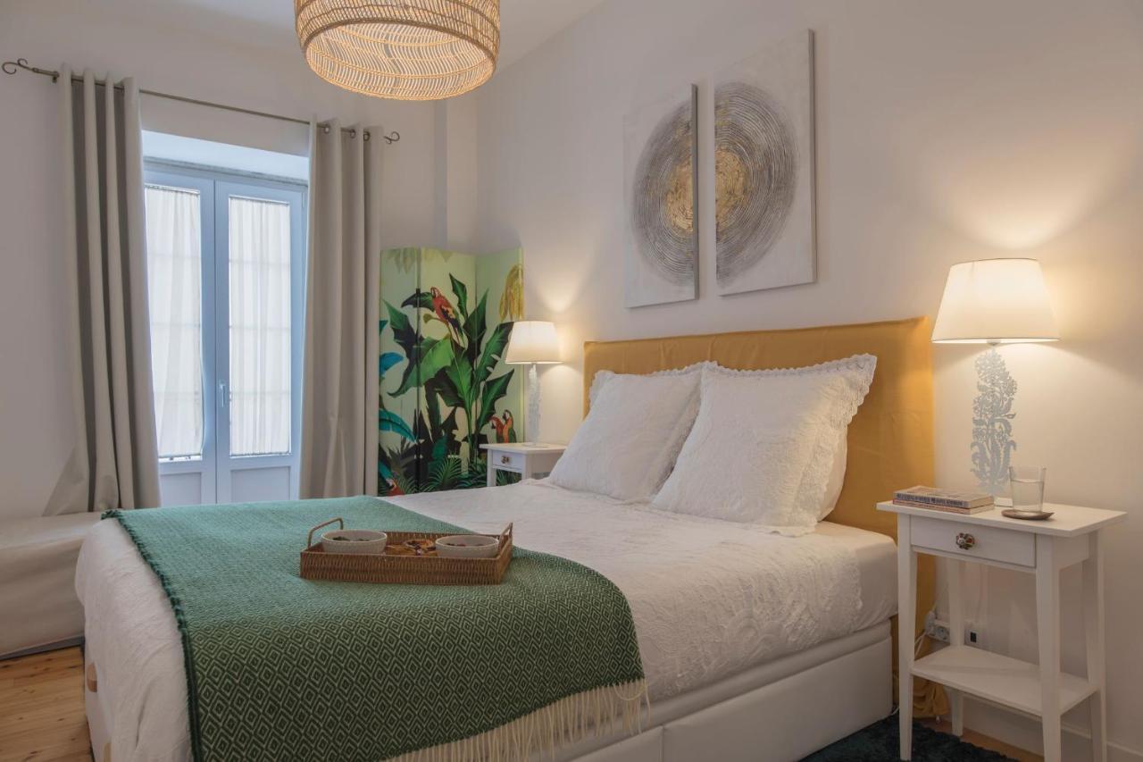 Lovelystay - Sunny Flat W/ Balcony Overseeing Graca And River Lisbon