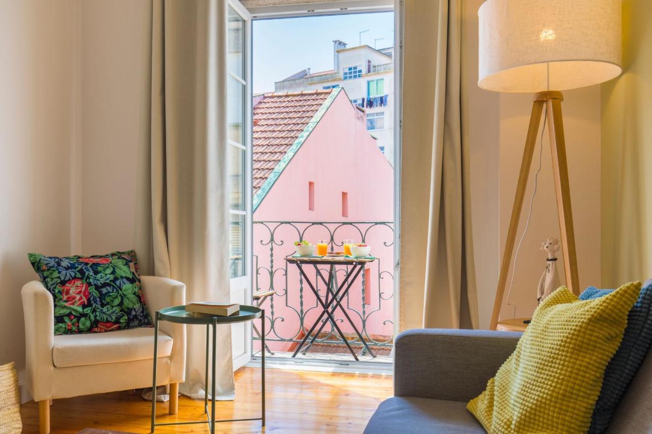 Apartment Lovelystay - Sunny Flat W/ Balcony Overseeing Graca And River Lisbon