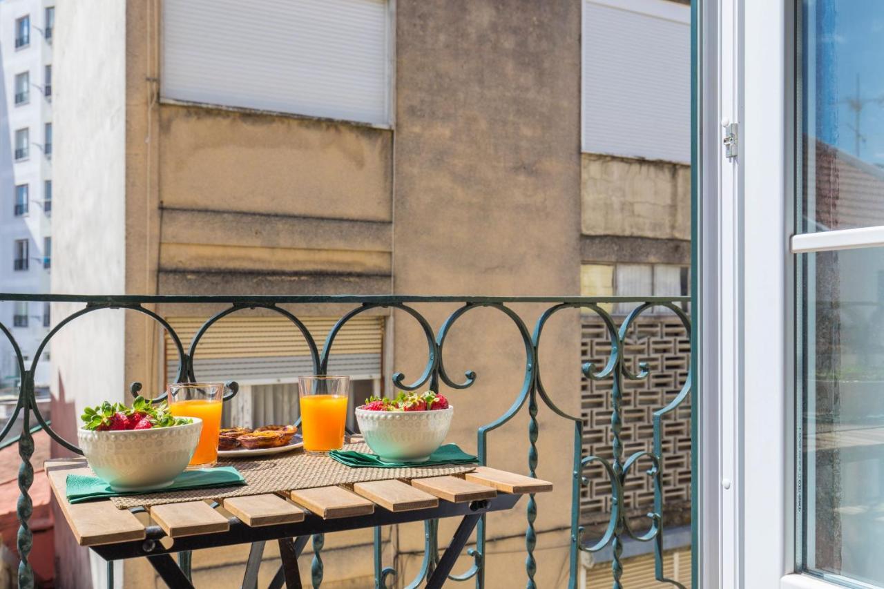 Lovelystay - Sunny Flat W/ Balcony Overseeing Graca And River Apartment