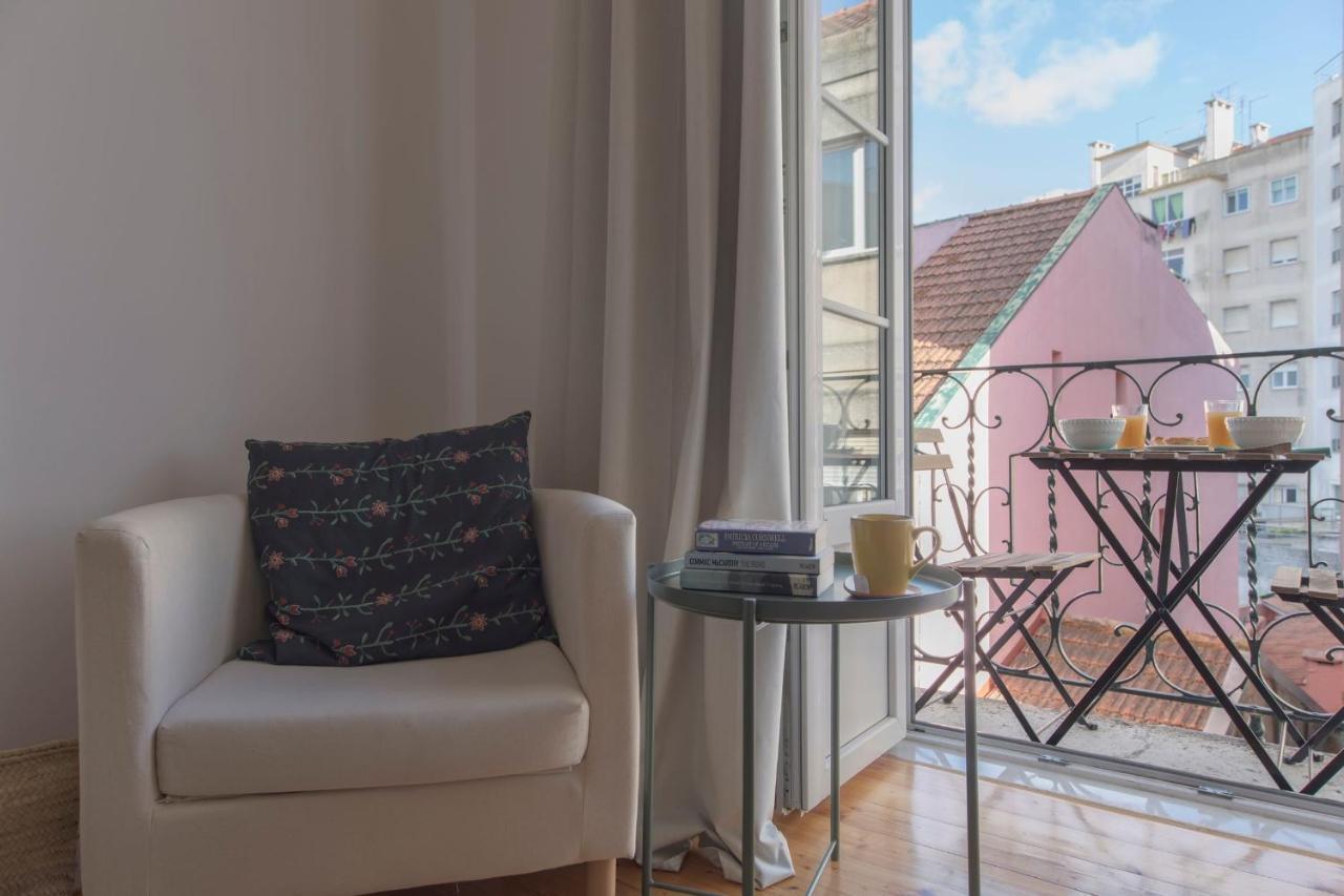 Lovelystay - Sunny Flat W/ Balcony Overseeing Graca And River * Lisbon