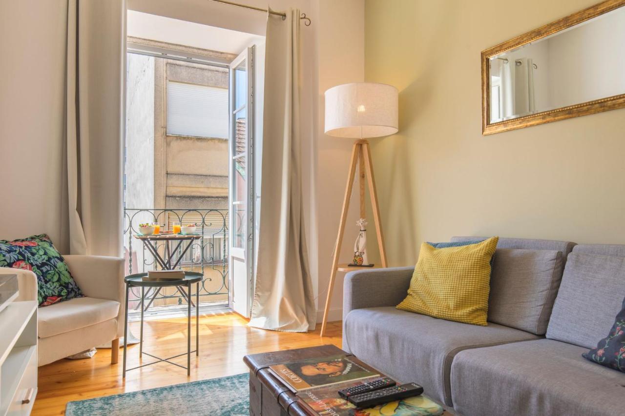 Apartment Lovelystay - Sunny Flat W/ Balcony Overseeing Graca And River Lisbon