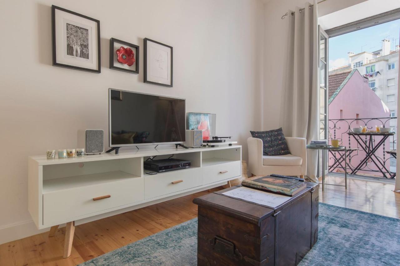 Lovelystay - Sunny Flat W/ Balcony Overseeing Graca And River Apartment
