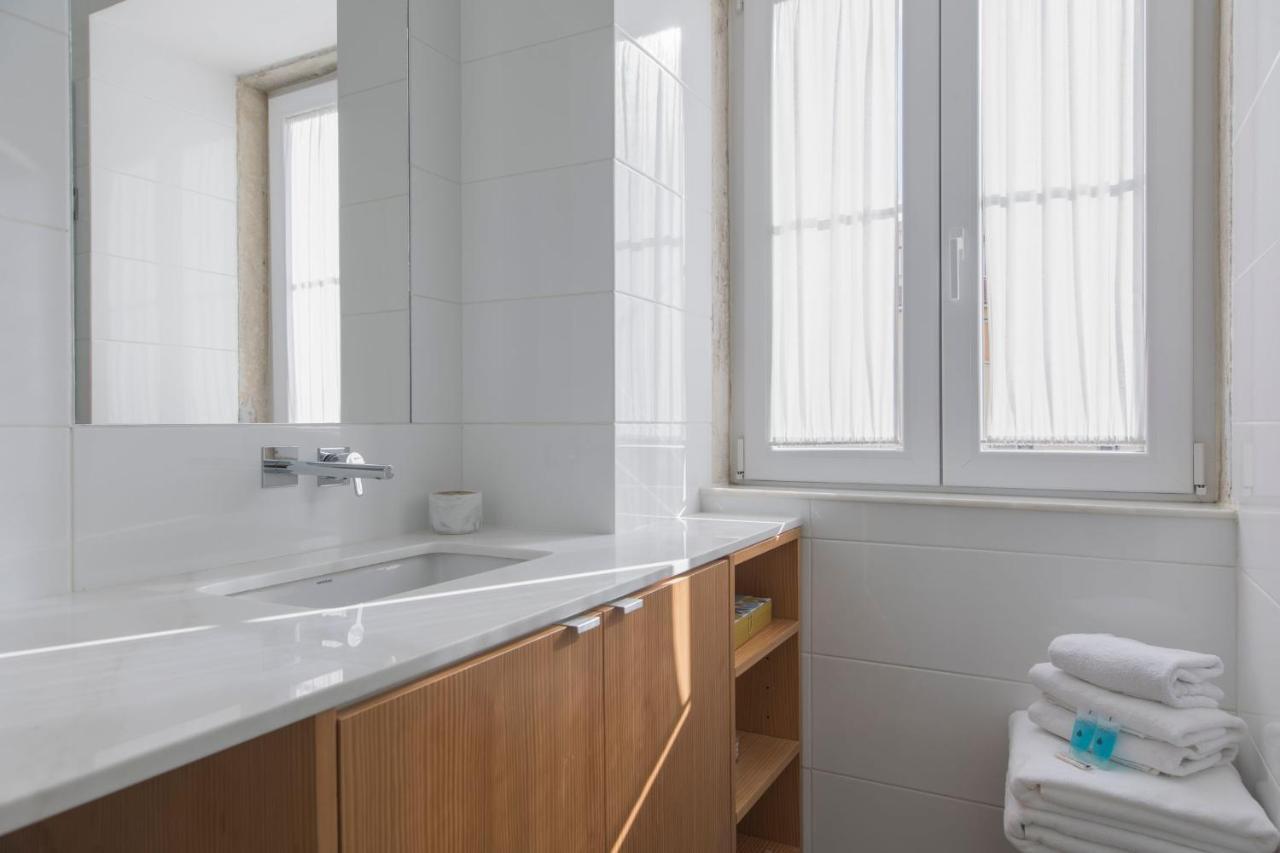 Lovelystay - Sunny Flat W/ Balcony Overseeing Graca And River Apartment *