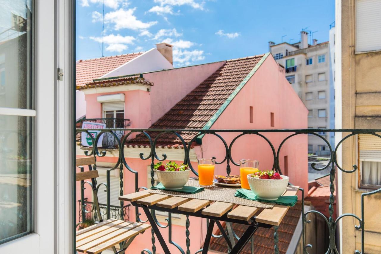 Lovelystay - Sunny Flat W/ Balcony Overseeing Graca And River * Lisbon