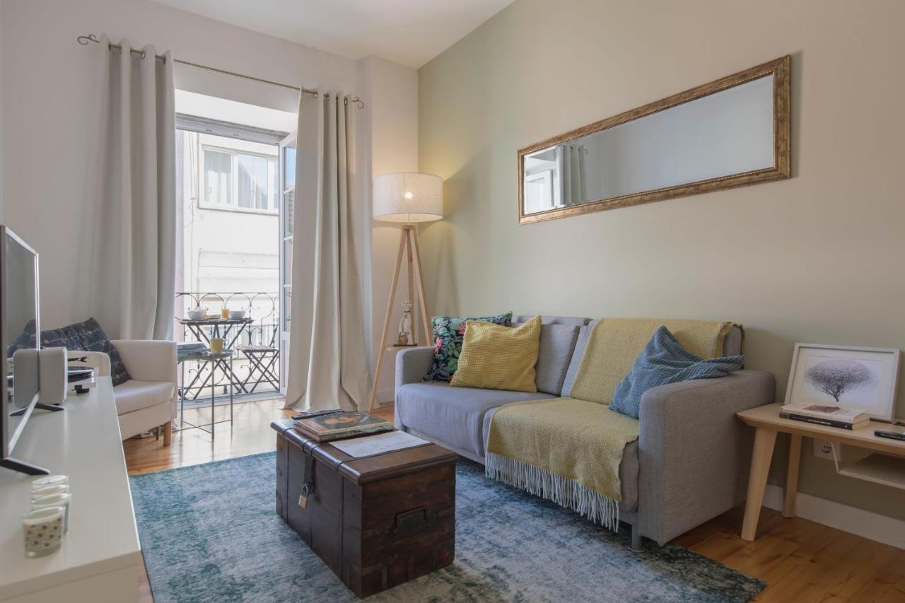 Lovelystay - Sunny Flat W/ Balcony Overseeing Graca And River Lisbon