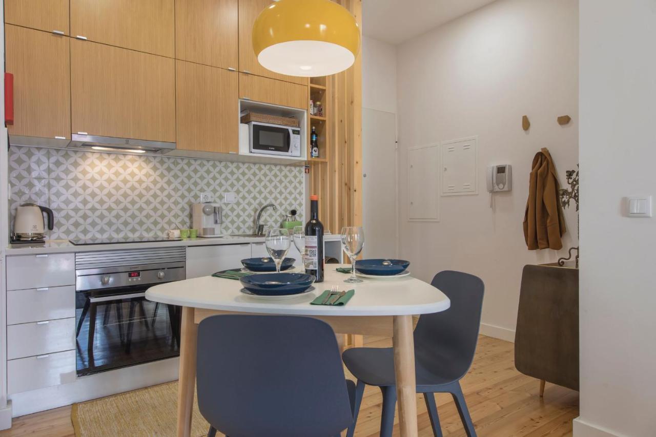 Lovelystay - Sunny Flat W/ Balcony Overseeing Graca And River Apartment *