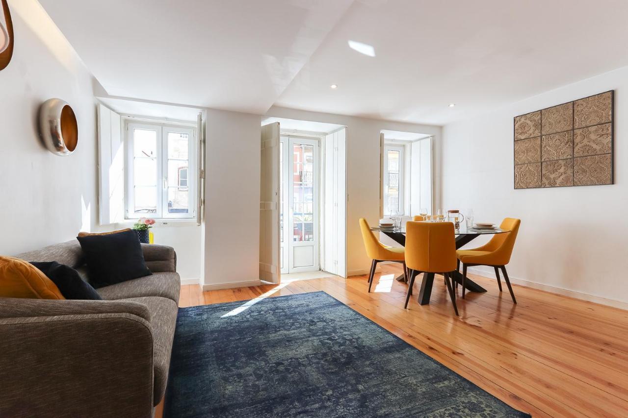 Apartment Charming And Stylish Downtown In Xix Century Building