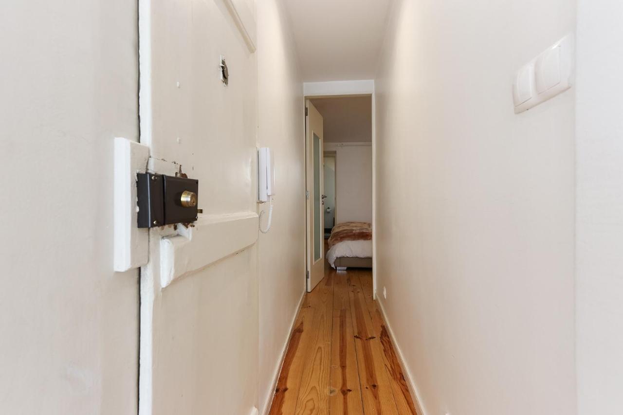 Charming And Stylish Downtown In Xix Century Building Lisbon