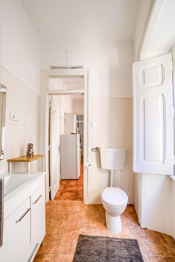 Apartment Secret *