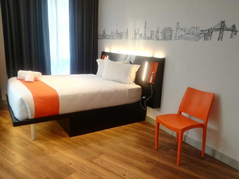 Easyhotel