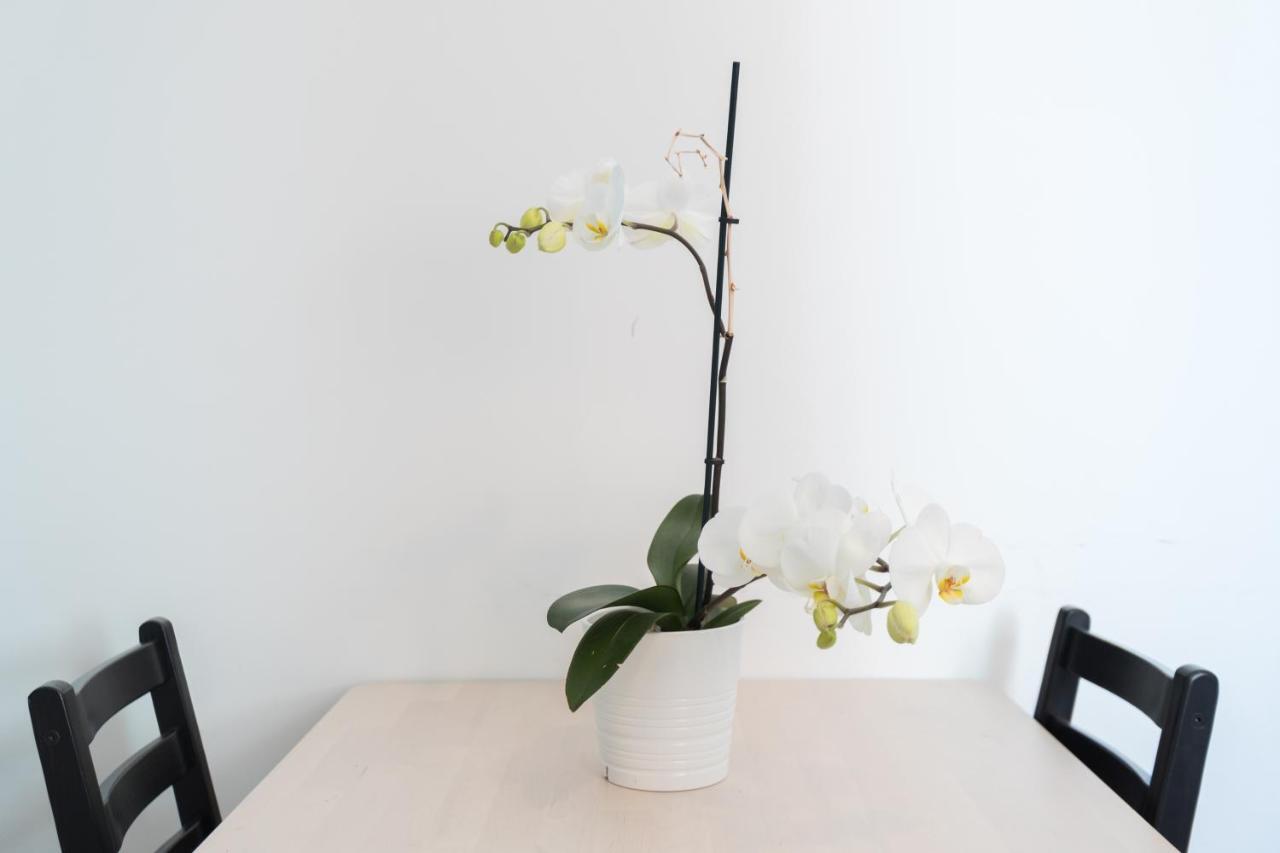 Parque Nacoes, Near Airport, Metro Station Apartment *