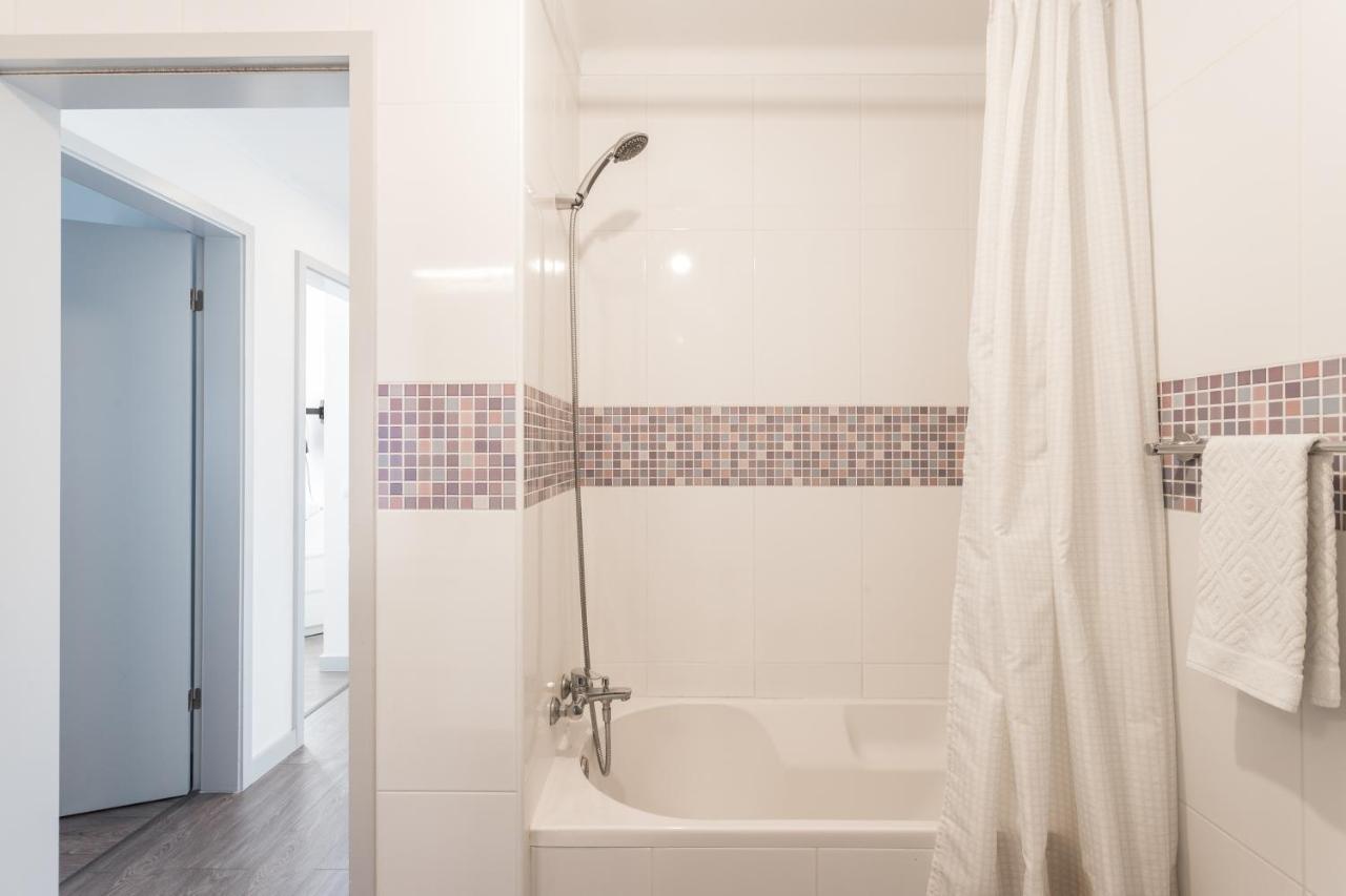 Parque Nacoes, Near Airport, Metro Station Apartment