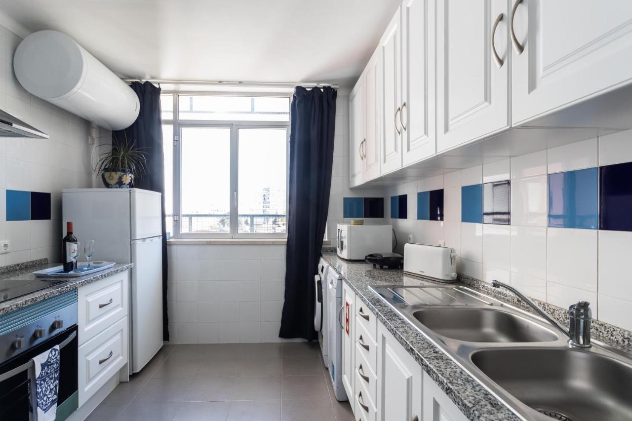 Apartment Parque Nacoes, Near Airport, Metro Station Lisbon