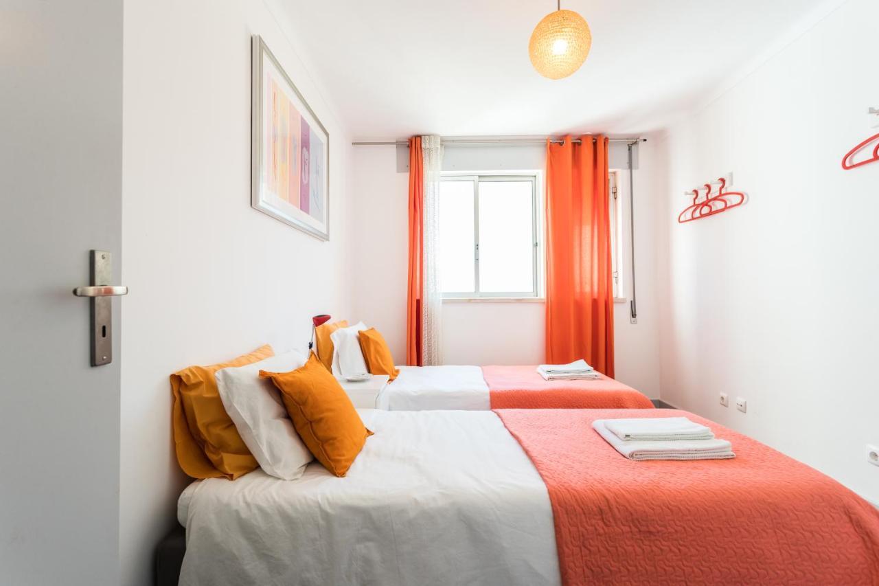 Parque Nacoes, Near Airport, Metro Station Apartment