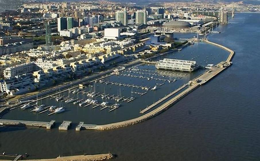Parque Nacoes, Near Airport, Metro Station
