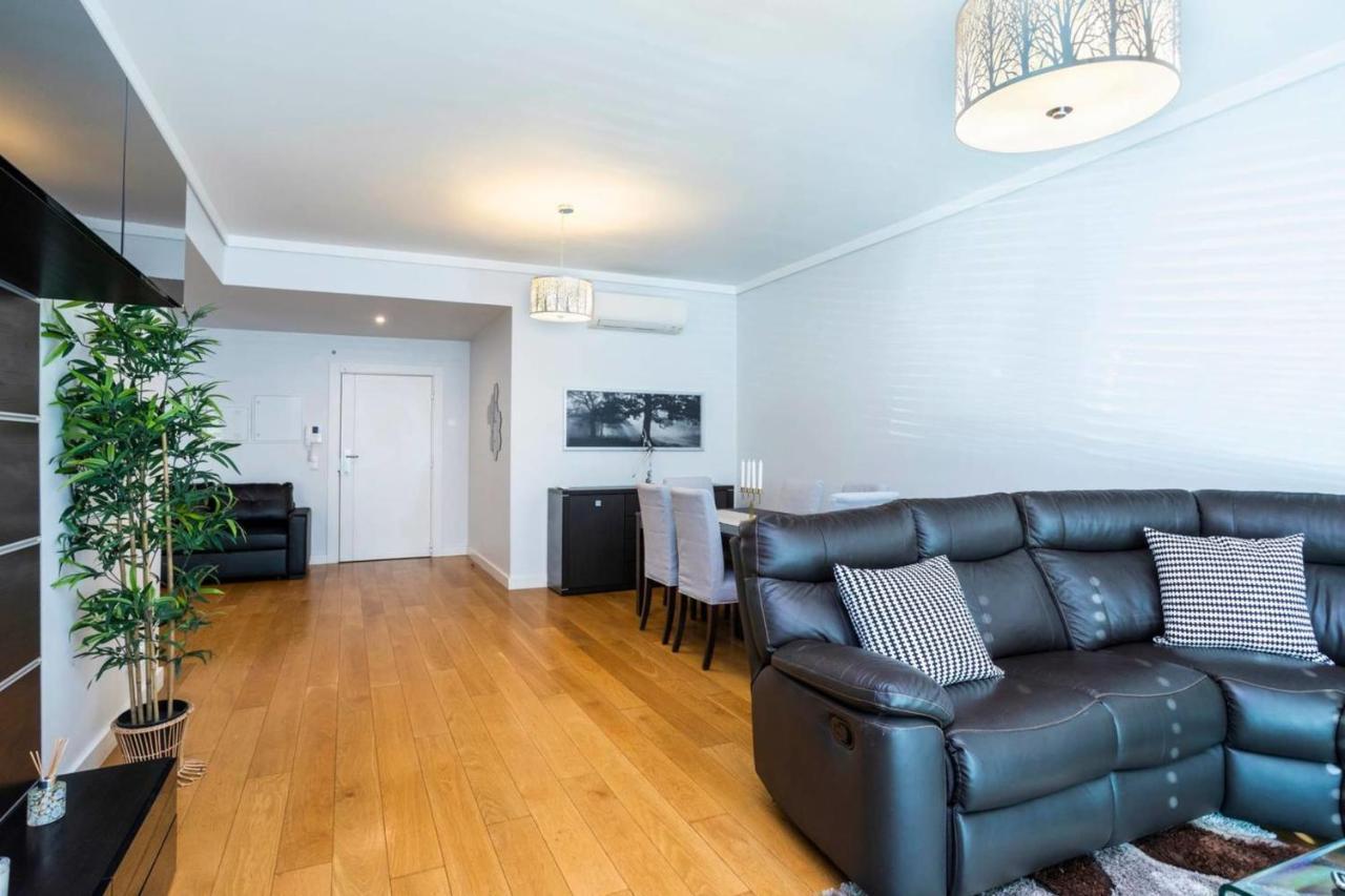 Guestready - Spacious Campolide Family Apt Fits 6 Apartment *