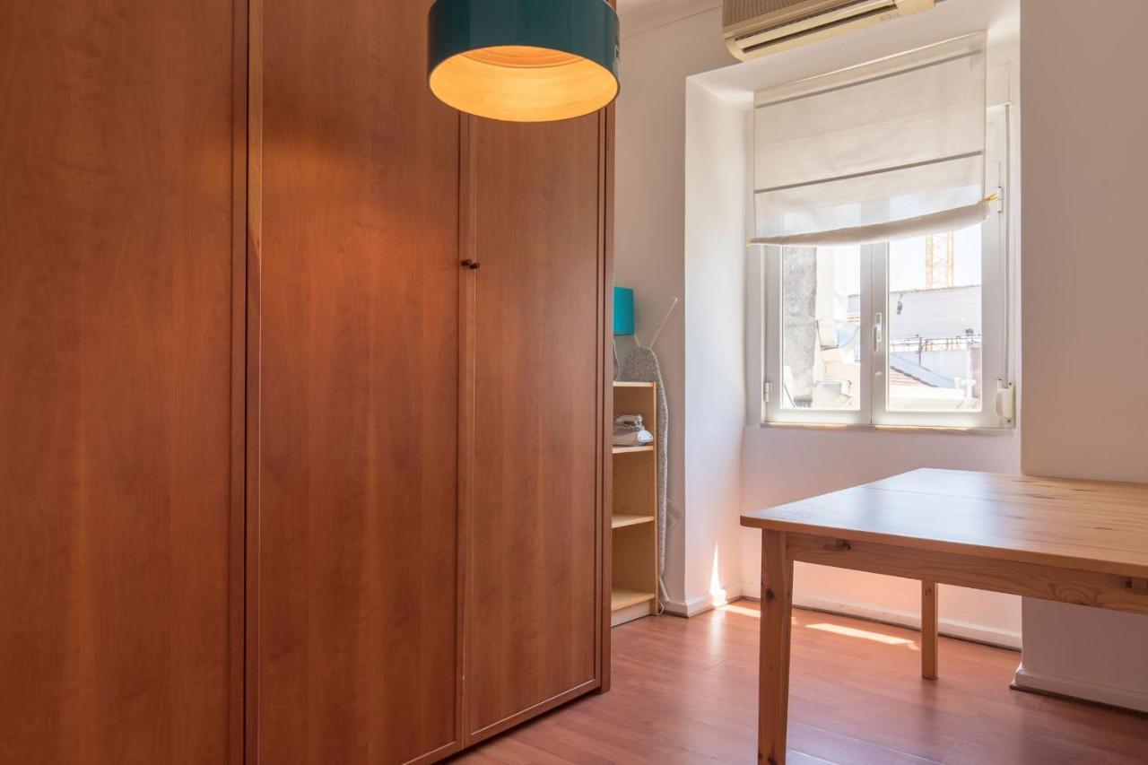 Apartment Charming Chiado 2bedr W/balcony And View Lisbon