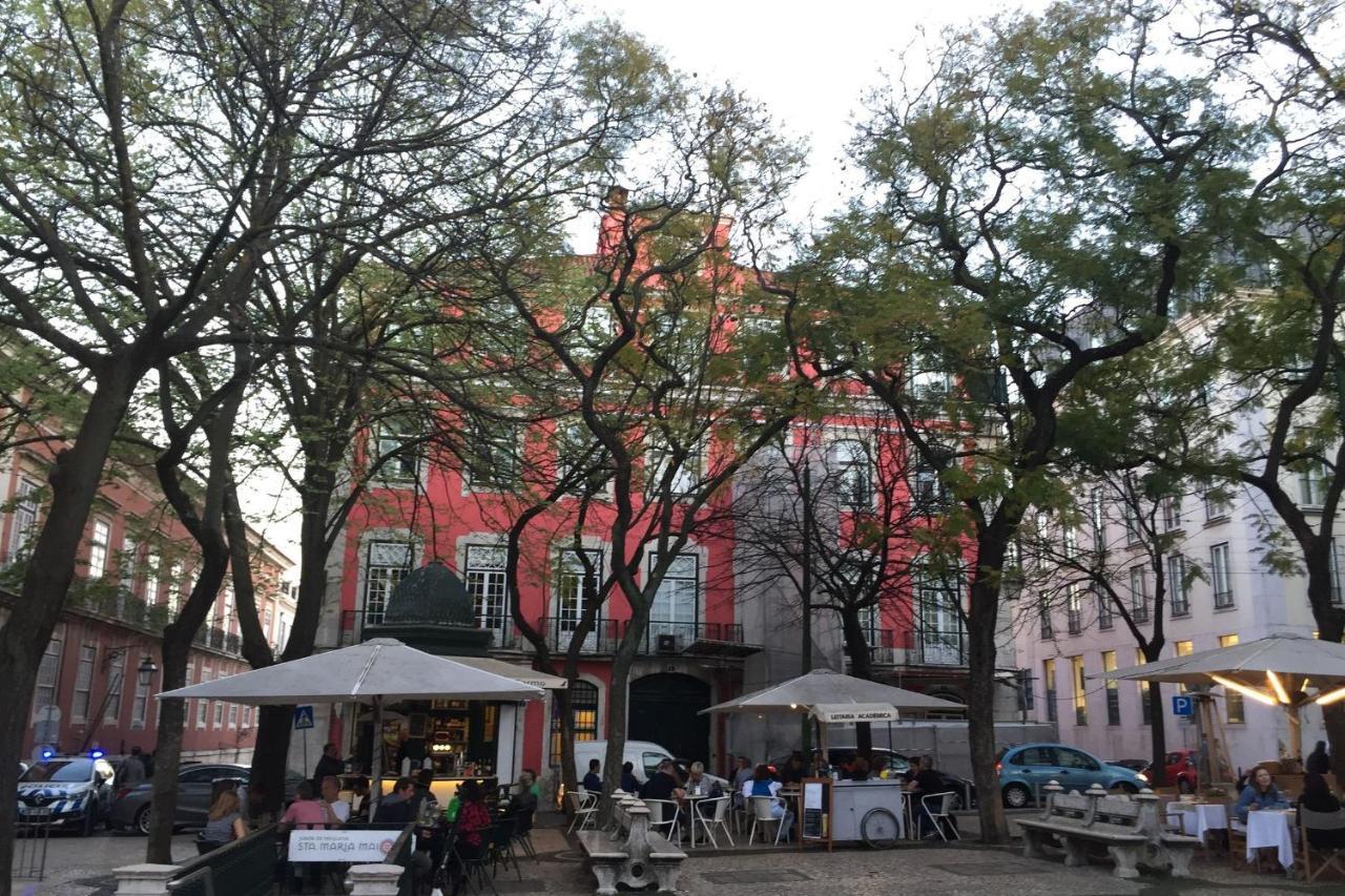 Apartment Charming Chiado 2bedr W/balcony And View *