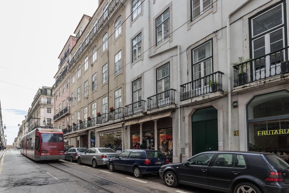 Baixa Modern Three-bedroom - By Lu Holidays * Lisboa